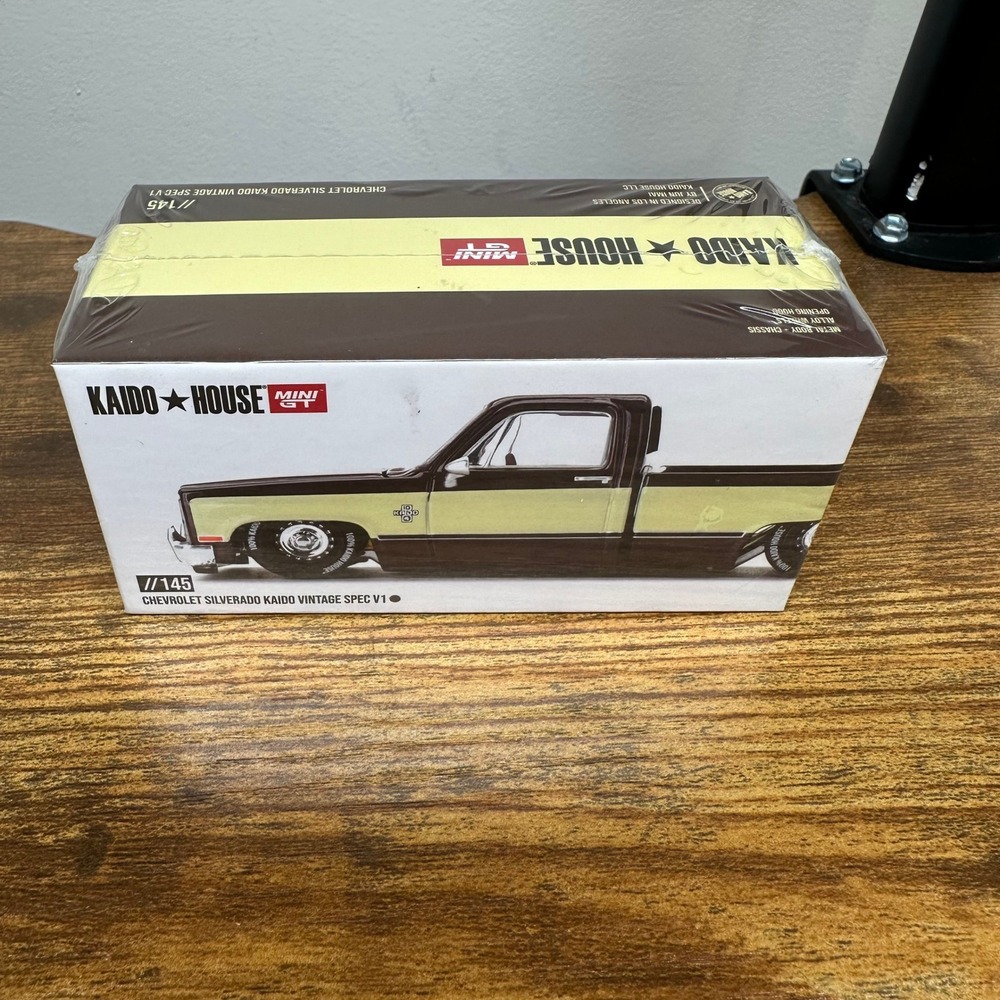 Mini GT Kaido House Chevrolet Silverado Kaido Vintage Spec V1 KHMG145 1:64 Brown
